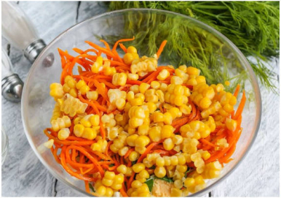 Крабовый салат с кукурузой классический