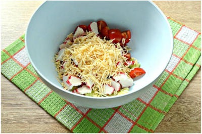 Крабовый салат с кукурузой классический