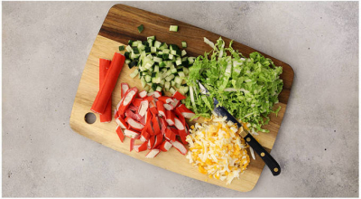 Крабовый салат с кукурузой классический