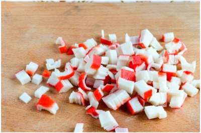 Крабовый салат с кукурузой классический