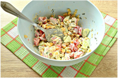 Крабовый салат с кукурузой классический
