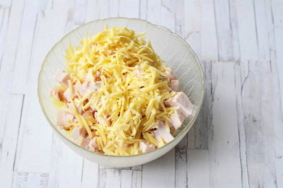 Салат с куриной грудкой и ананасом