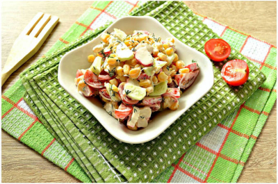Крабовый салат с кукурузой классический