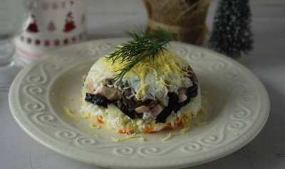 Салат с копченой курицей