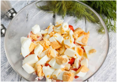 Крабовый салат с кукурузой классический