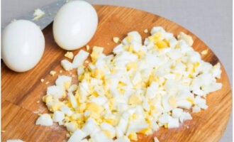 Крабовый салат с кукурузой классический