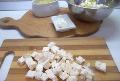 Крабовый салат с кукурузой классический