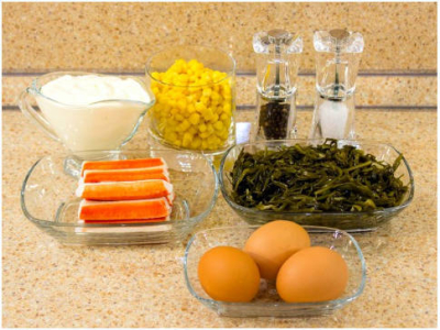 Крабовый салат с кукурузой классический