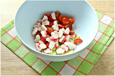 Крабовый салат с кукурузой классический