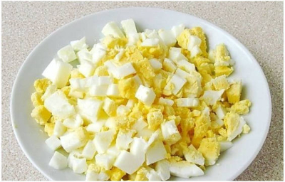 Крабовый салат с кукурузой классический