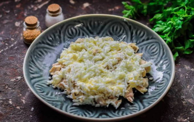 Салат &laquo;Подсолнух&raquo; с чипсами классический
