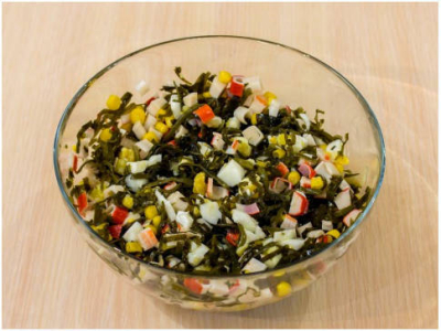 Крабовый салат с кукурузой классический