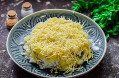 Салат &laquo;Подсолнух&raquo; с чипсами классический