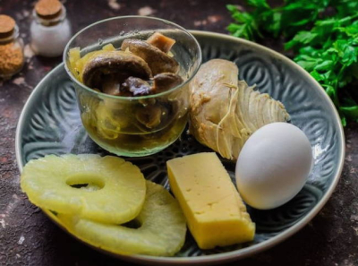 Салат &laquo;Подсолнух&raquo; с чипсами классический