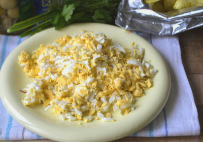 Салат &laquo;Подсолнух&raquo; с чипсами классический