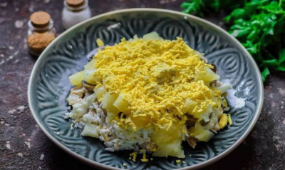 Салат &laquo;Подсолнух&raquo; с чипсами классический