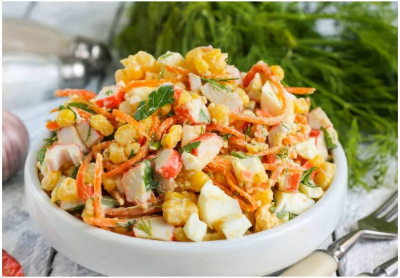 Крабовый салат с кукурузой классический