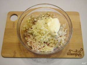 Фаршированные шампиньоны в духовке с сыром 