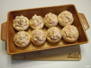 Фаршированные шампиньоны в духовке с сыром 