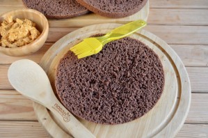 Шоколадный торт с орехами 