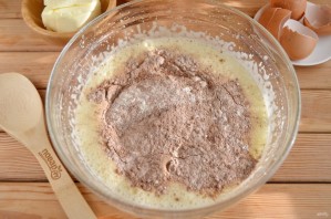 Шоколадный торт с орехами 