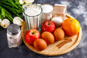 Шарлотка с яблоками и мандаринами 