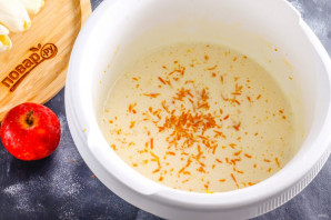 Шарлотка с яблоками и мандаринами 