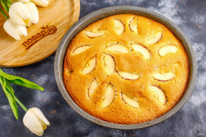 Шарлотка с яблоками и мандаринами 